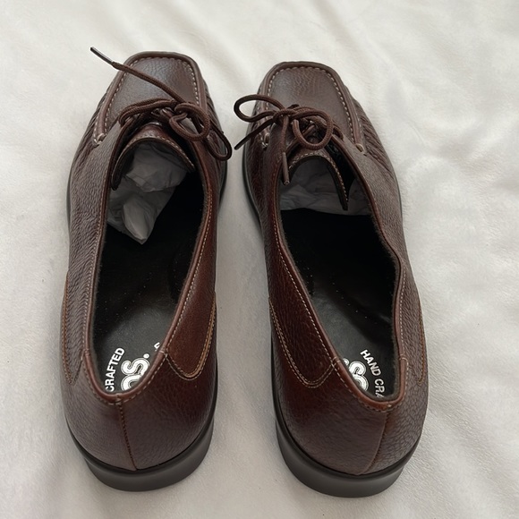 NWOB SAS Comfort Moccasin Women’s Brown Tie w/Stitched Top Loafer Size 9.5 Wide - Picture 3 of 6